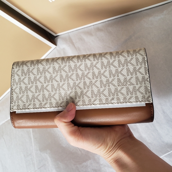 Michael Kors Lillie Large Logo and Leather Wallet - Picture 5 of 5